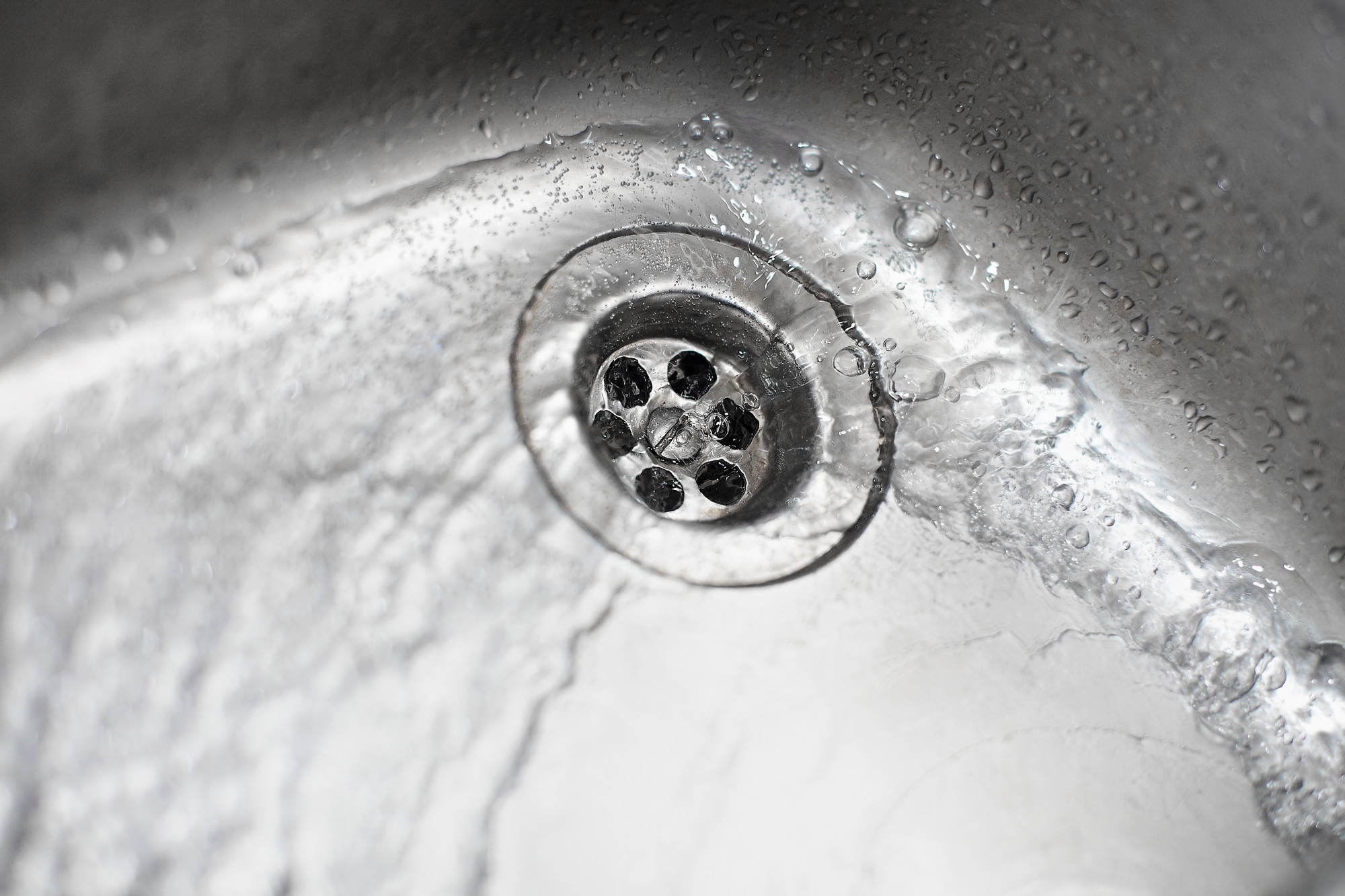 Eau s'écoulant dans un siphon